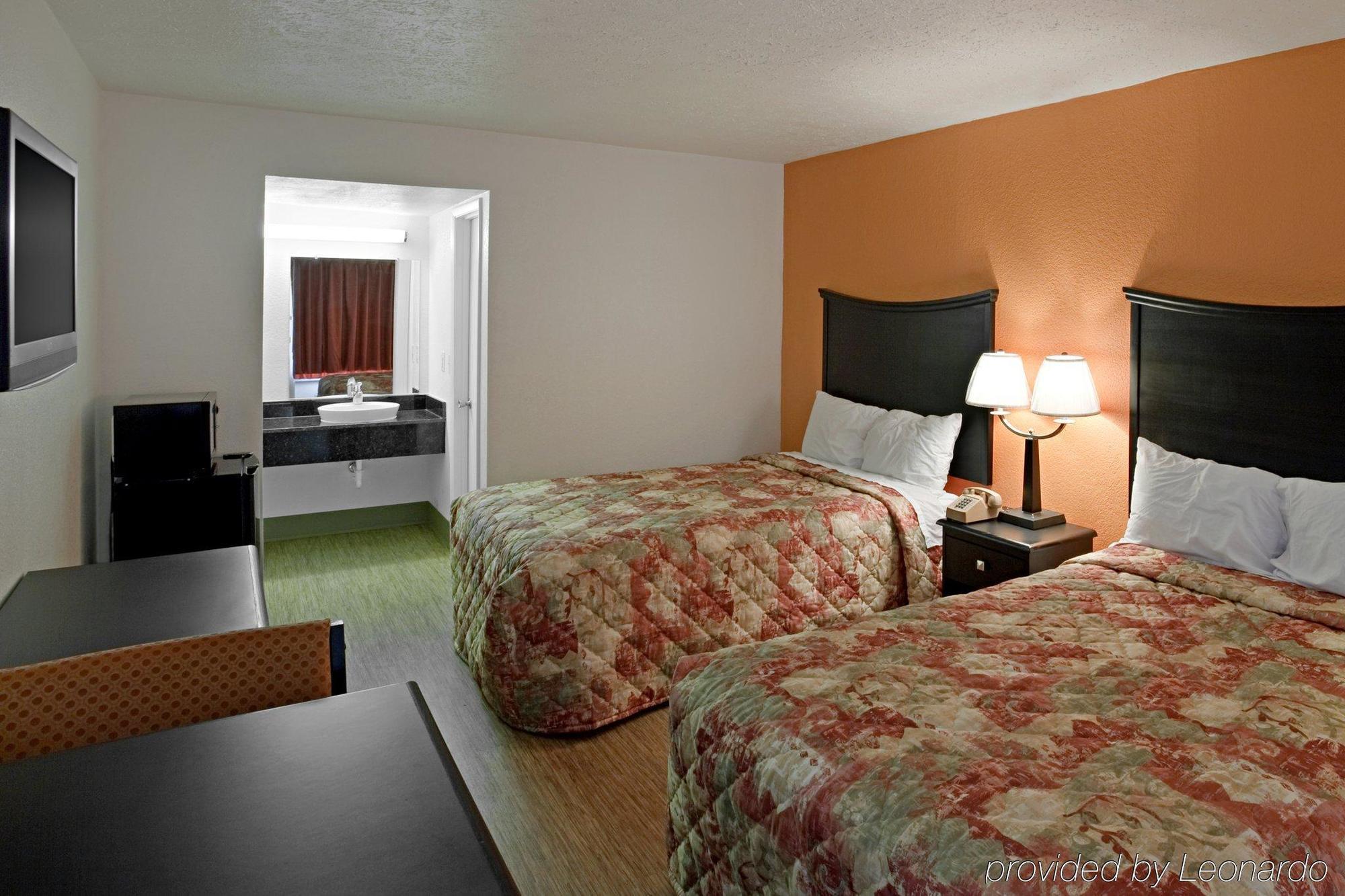 Econo Lodge Metropolis Δωμάτιο φωτογραφία