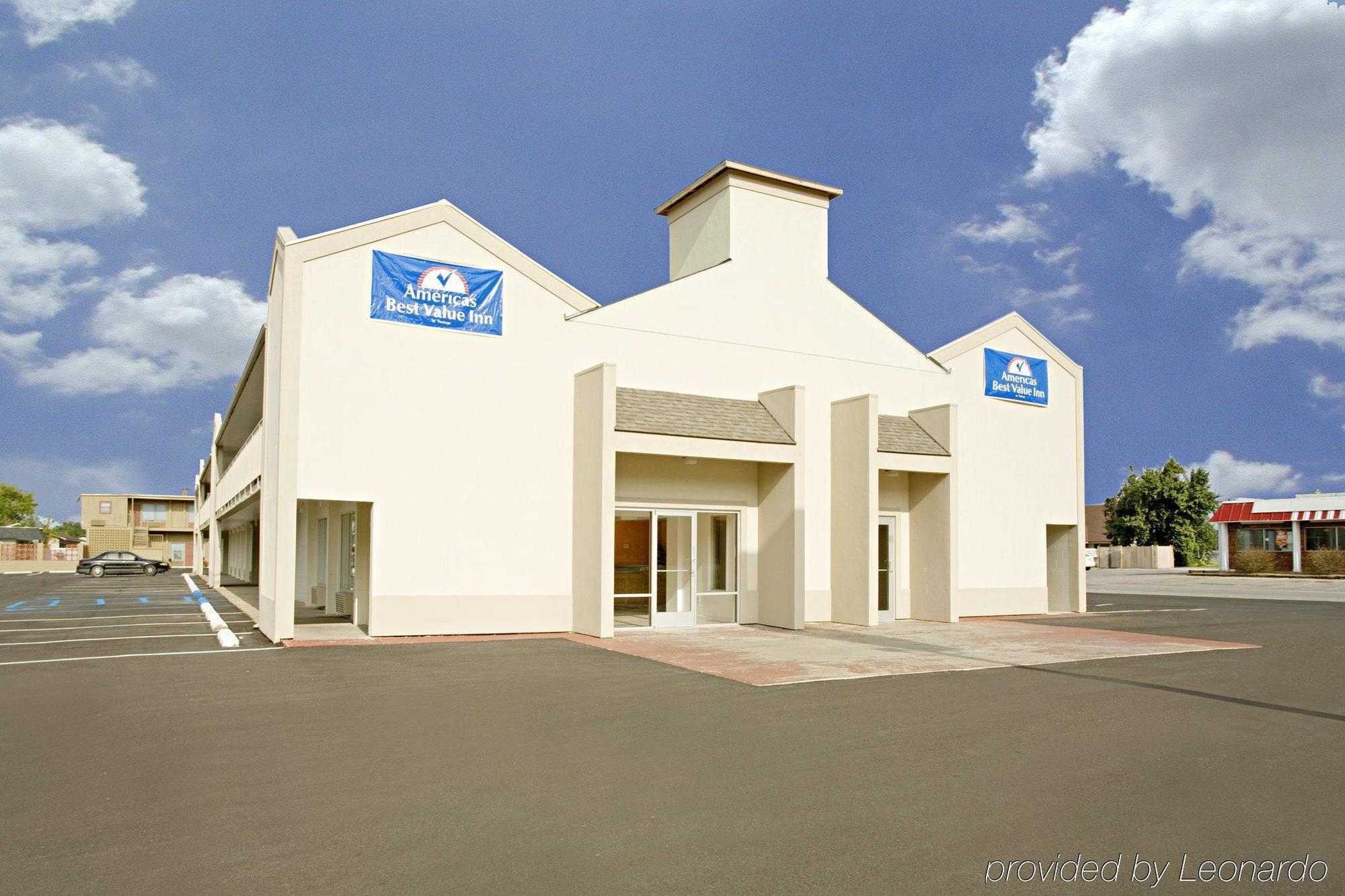 Econo Lodge Metropolis Εξωτερικό φωτογραφία