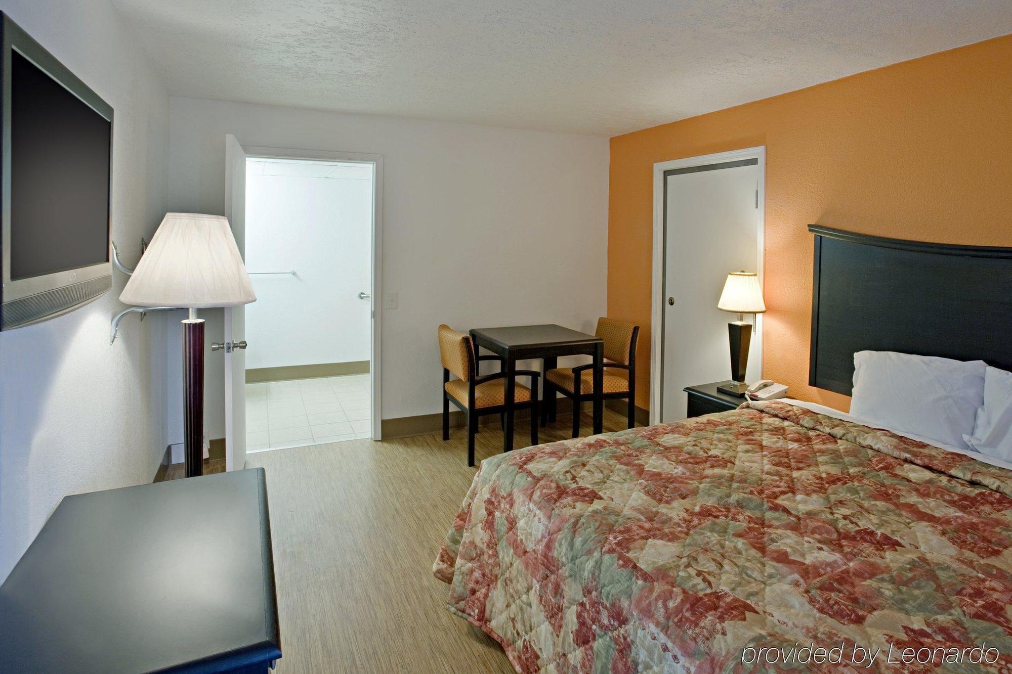 Econo Lodge Metropolis Δωμάτιο φωτογραφία