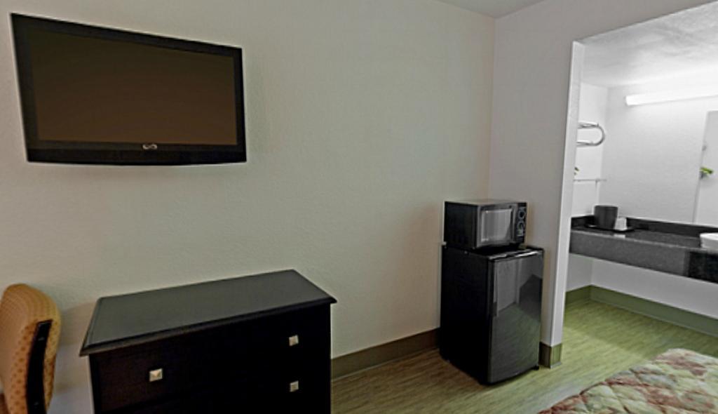 Econo Lodge Metropolis Δωμάτιο φωτογραφία