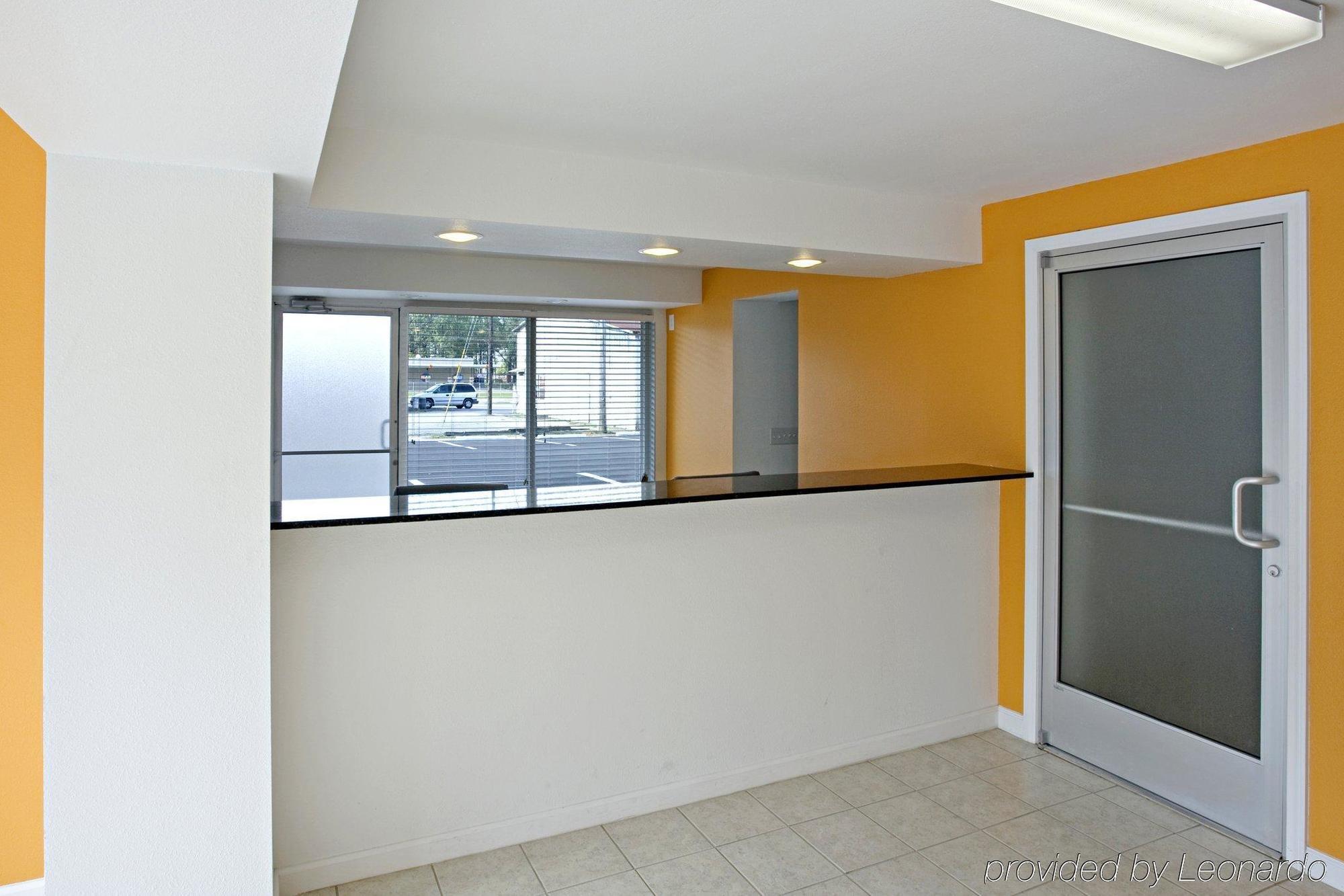 Econo Lodge Metropolis Εσωτερικό φωτογραφία