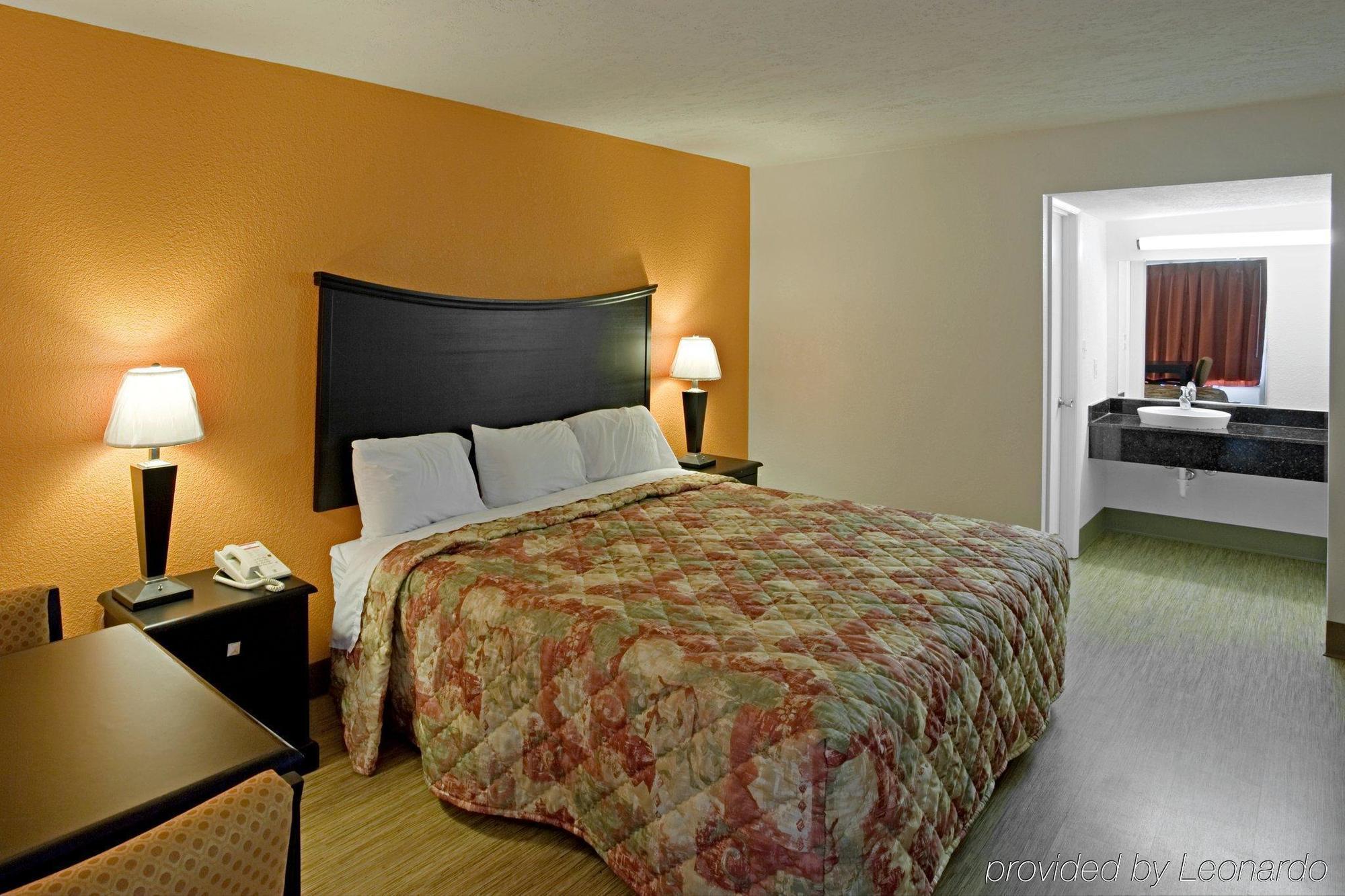 Econo Lodge Metropolis Δωμάτιο φωτογραφία