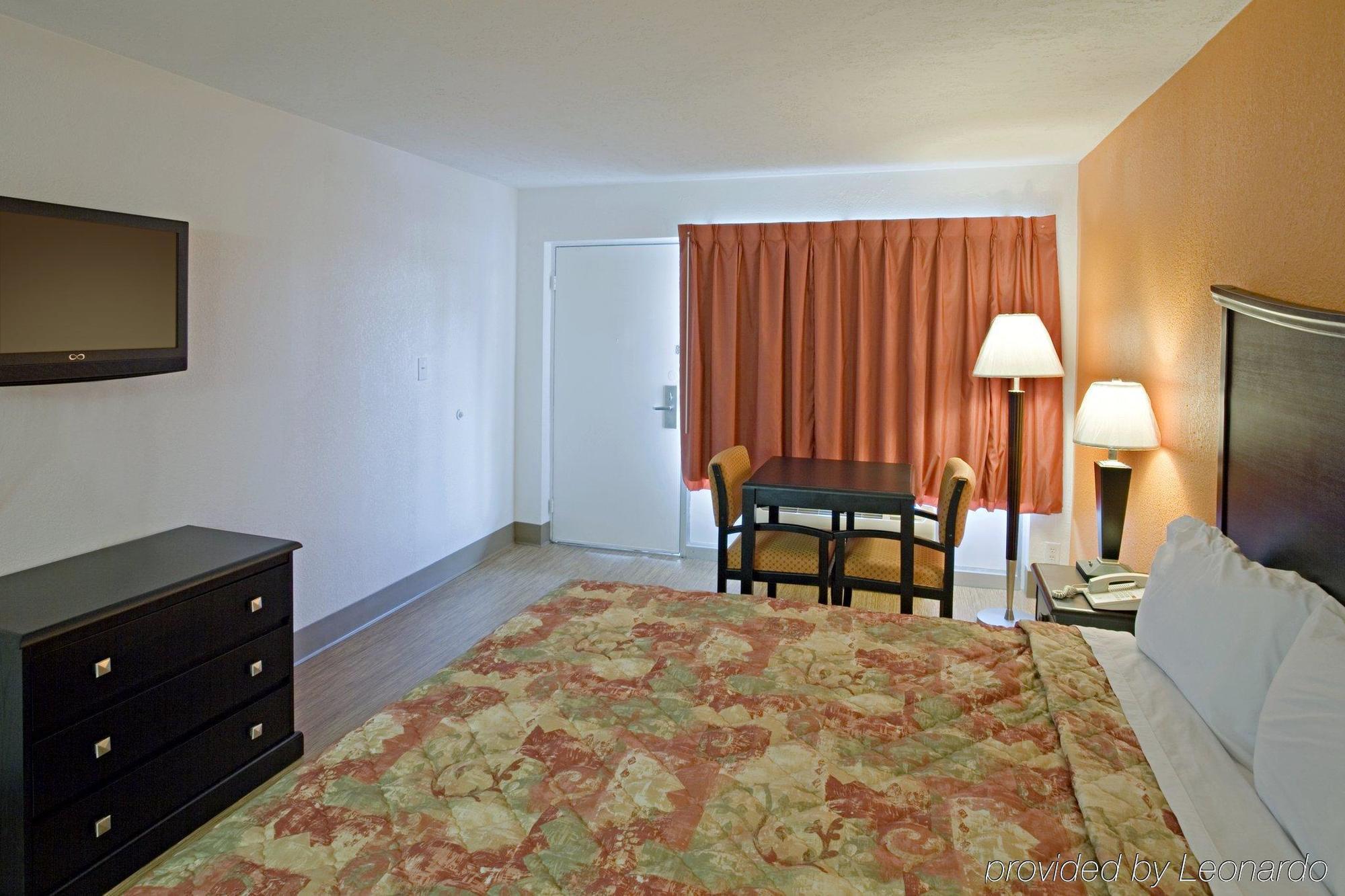 Econo Lodge Metropolis Δωμάτιο φωτογραφία