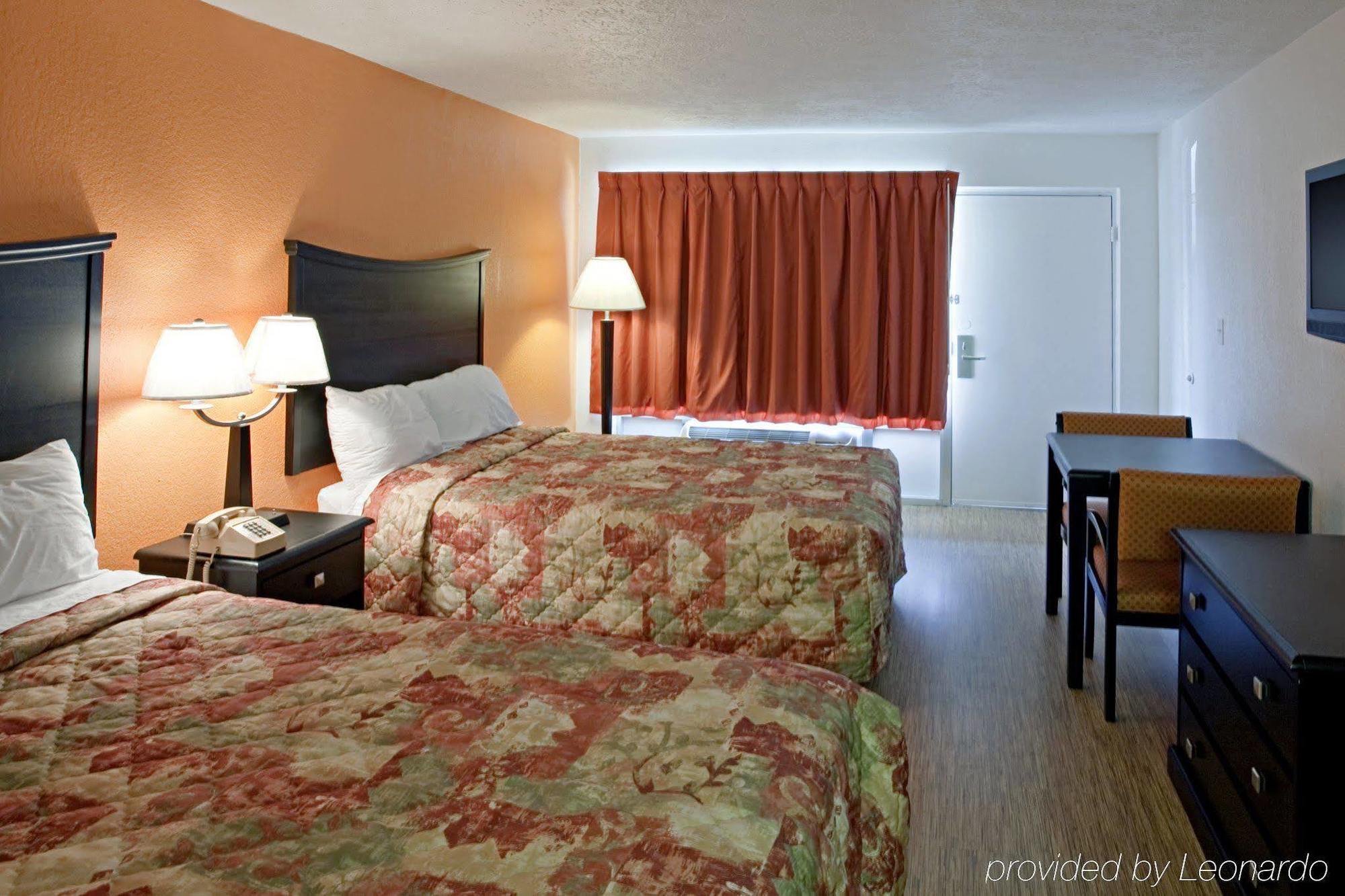 Econo Lodge Metropolis Δωμάτιο φωτογραφία