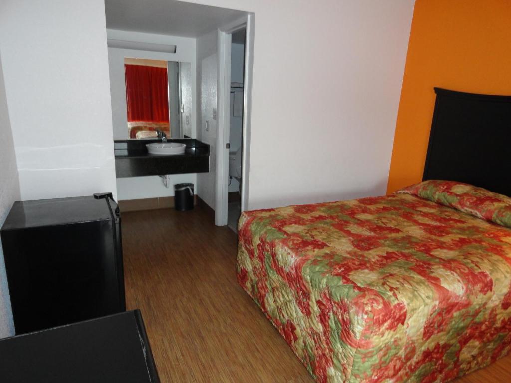 Econo Lodge Metropolis Δωμάτιο φωτογραφία