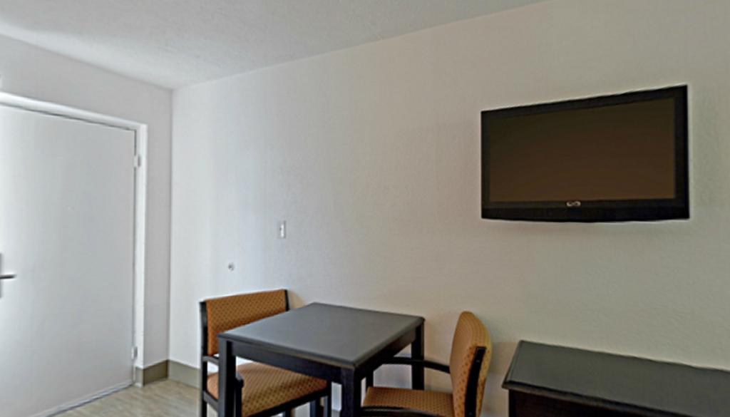 Econo Lodge Metropolis Εξωτερικό φωτογραφία